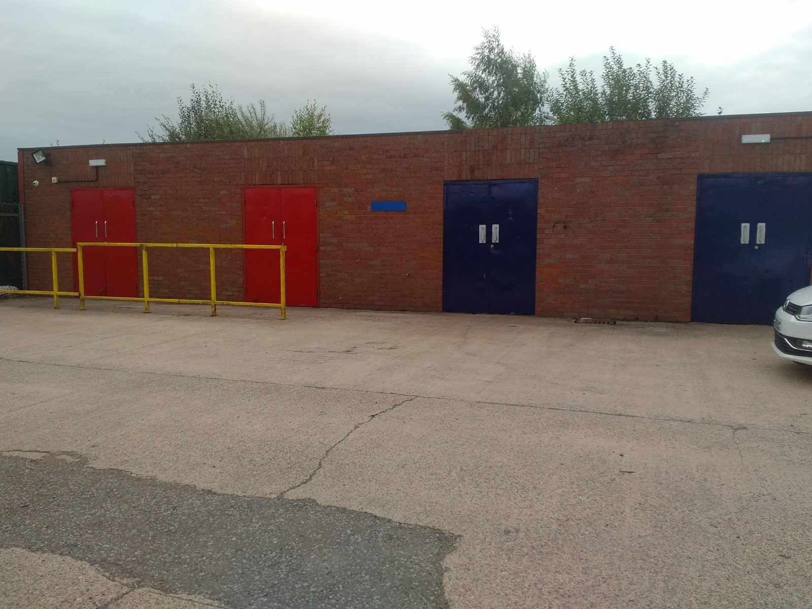 exterior of a commercial storage workshop unit